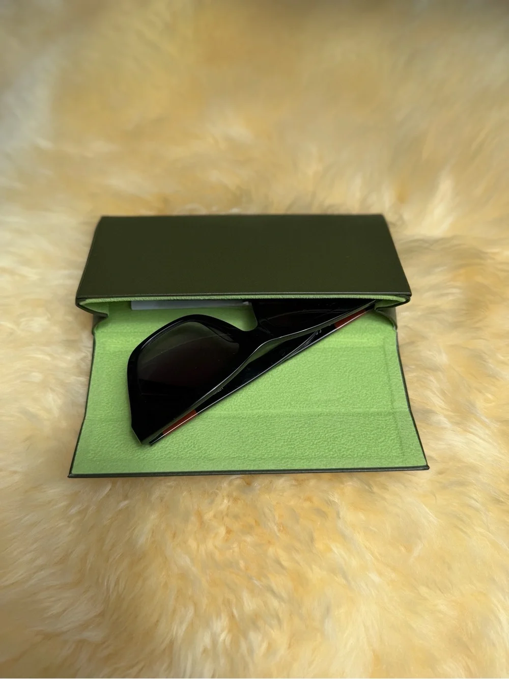 Longchamp Black Cat-Eye Sunglasses with Brown Gradient Lenses